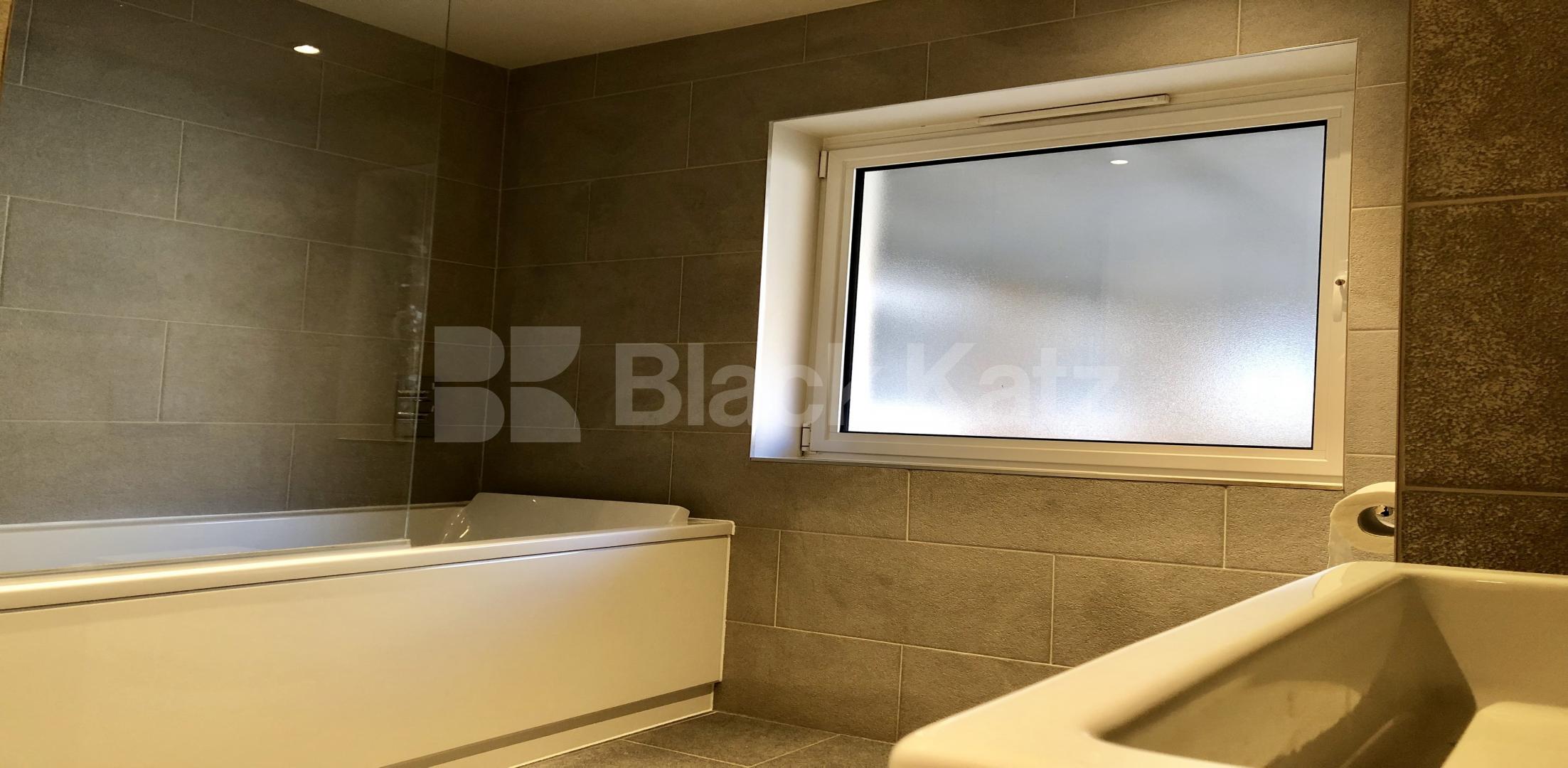 			NEW INSTRUCTION, 2 Bedroom, 1 bath, 1 reception Flat			 Strutton Ground - Lesley Court , St James`s Park / Westminster 